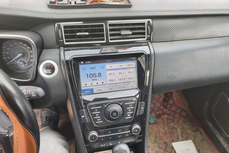 Used JMC Yusheng S330 2016 1.5L GTDi Automatic Two-Wheel Drive Fashion Edition Audio And AC Panel