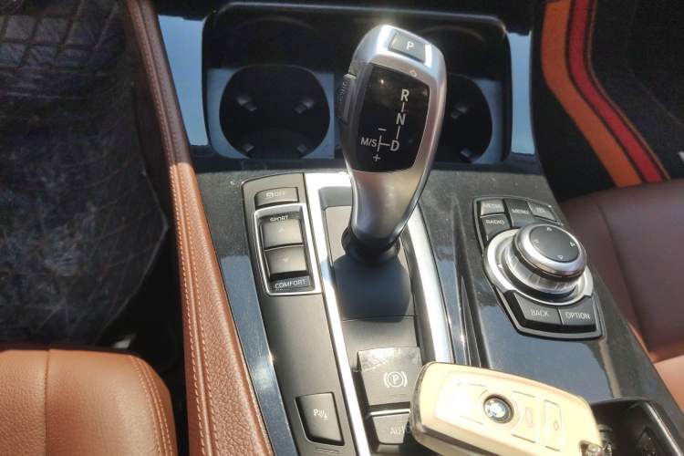 Used BMW 5 Series 2014 520Li Elegant Model
