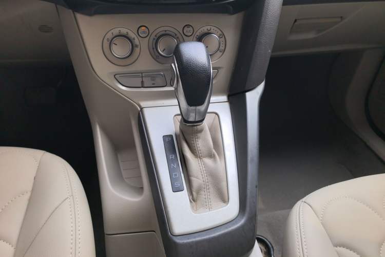 Used Ford Focus 2012 Sedan 1.6L Automatic Comfort Model Gear Lever