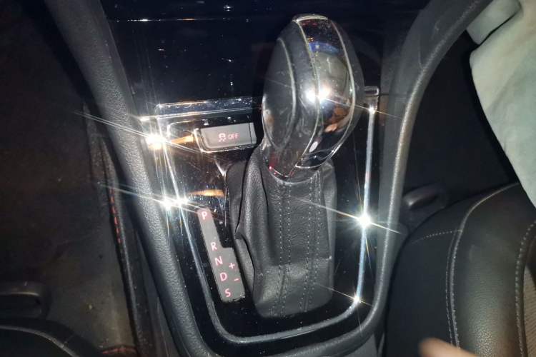 Used Volkswagen Bora 2015 Value Edition 1.6L Automatic Comfort Version