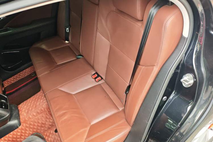 Used Hongqi H7 2015 2.0T Prestige Model