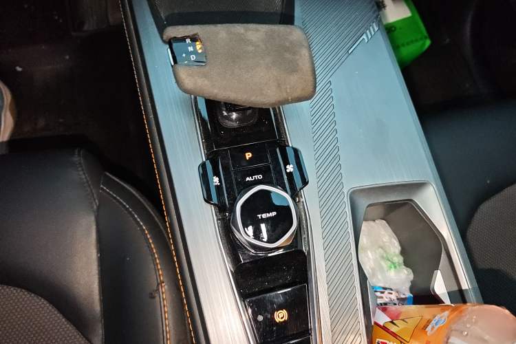 Used CHANGAN OSHAN Z6 2023 Blue Whale 1.5T DCT Luxury Model