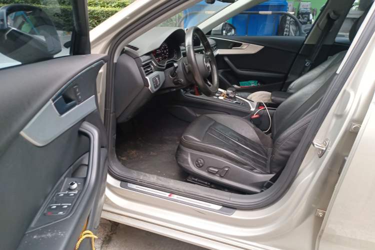 Used Audi A4L 2018 30th Anniversary Edition 40 TFSI Fashion Model
