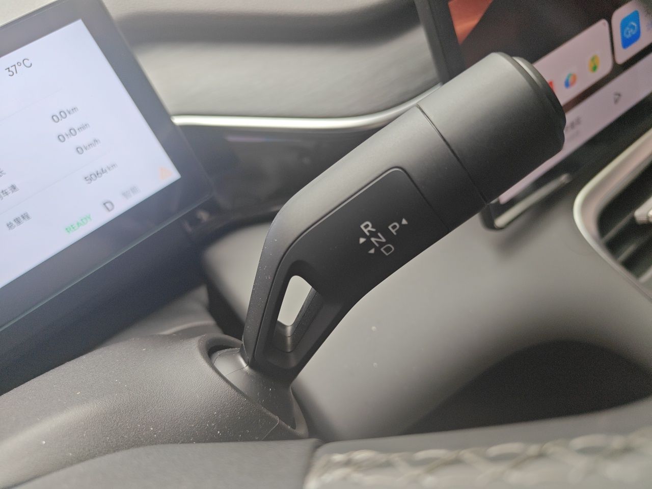 Geely Galaxy L6 2025 EM-i 140km Explorer+ Edition — снимка 14