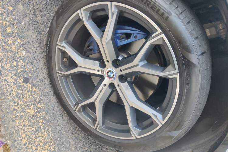 Used BMW X5 2022 Restyled xDrive 40Li M Sport Package Right Front Wheel Hub