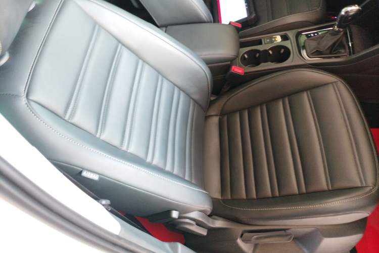 Used Volkswagen Touran 2018 Volkswagen Touran L 280TSI DSG Comfort Edition 7 Seats China VI Standard Right Front Seat