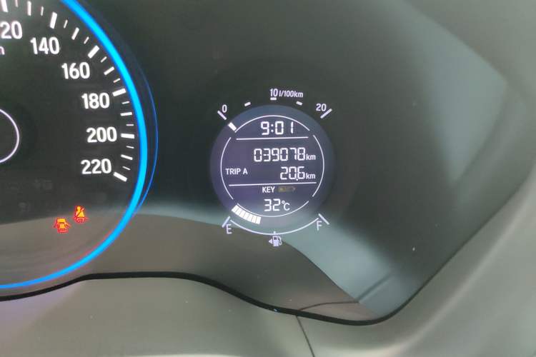 Used Honda Vezel 2020 1.5L CVT Luxury Edition Odometer Close Up
