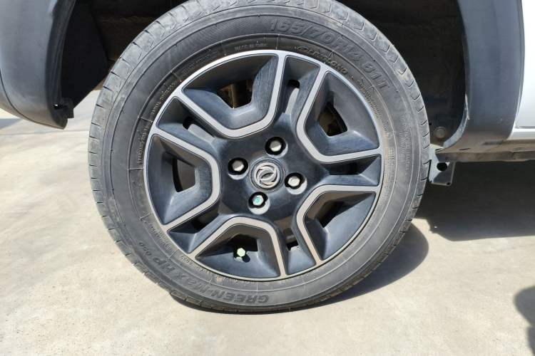 Used Dongfeng NAMMI BOX 2022 Chasing Wind Edition 351KM Standard Model Right Rear Wheel Hub