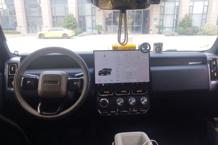 Used iCAR V23 2025 501 Four-Wheel Drive Intelligent Driving Version Center Console