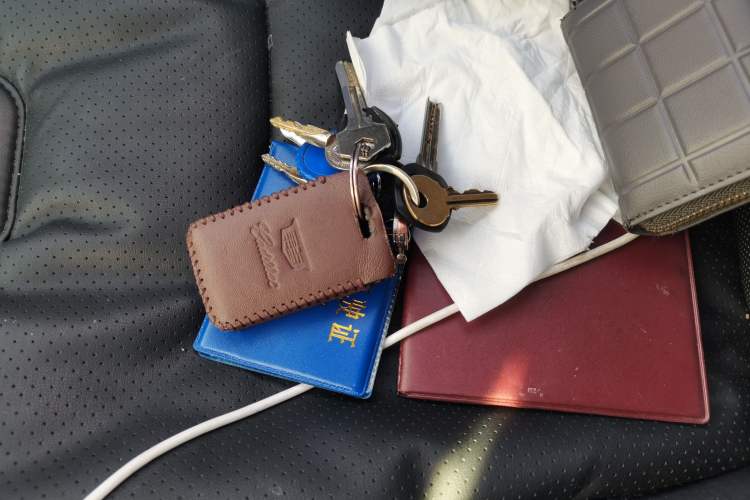 Used Cadillac SRX 2012 3.0L Elite Edition Vehicle Key