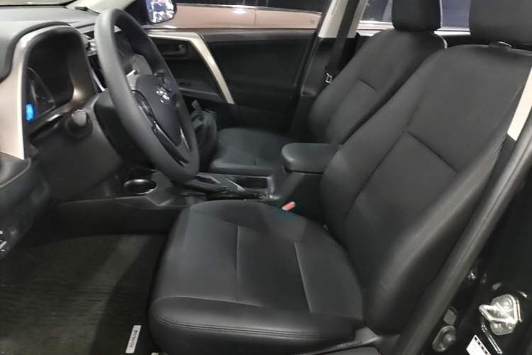 Used Toyota RAV4 2015 2.0L CVT Two-Wheel Drive Fashion Edition Left Front Seat