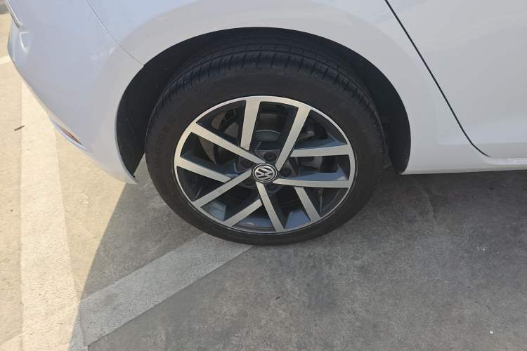 Used Volkswagen Golf 2018 230TSI Automatic Luxury Version
