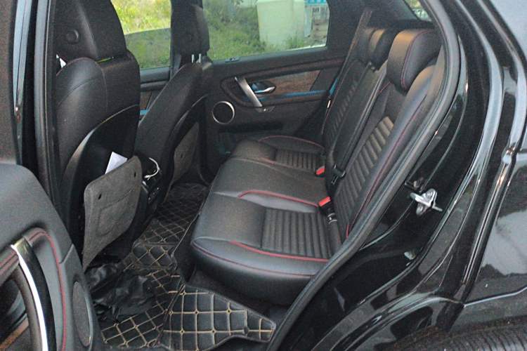 Used Land Rover Discovery Sport 2022 Revised Version 249 PS R-Dynamic S Performance Edition 5 Seats Left Rear Seat