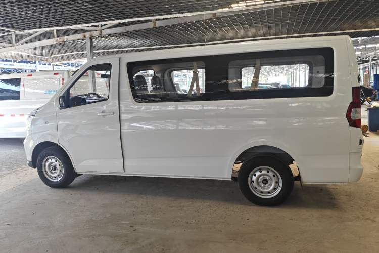 Used Chana Ruixing EM80 2024 Comfort-Style 6-Seater 41.86 kWh
