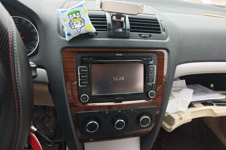 Used Skoda Octavia 2015 Classic Model 1.6L Manual Yijie Edition
