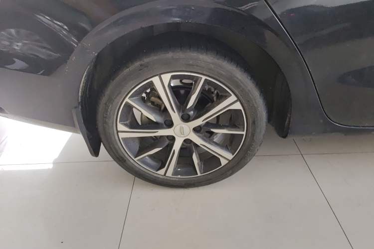 Used Geely Auto Emgrand 2022 4th Generation 1.5L CVT Flagship Model Right Rear Wheel Hub