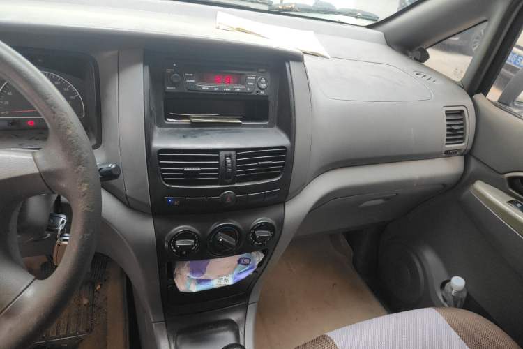 Used Dongfeng Shuaike 2011 1.5L Manual Standard Model 7 Seats China IV Standard