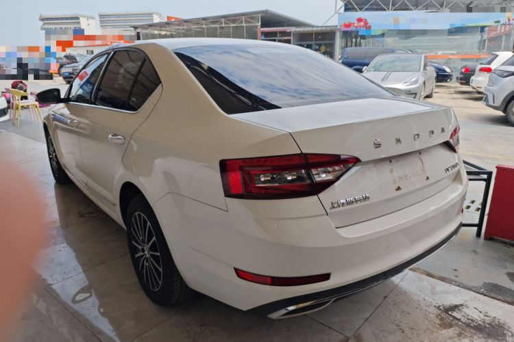 Used Skoda Octavia 2019 1.5L Automatic Luxury Edition Exterior 2