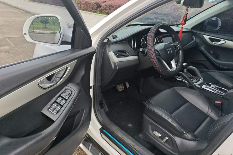 Used Zotye SR7 2016 1.5T CVT Cube Heart Edition China V Standard Driver Seat