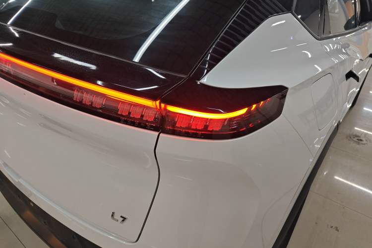 Used Dongfeng Aeolus L7 New Energy 2024 518 Air Right Rear Taillight