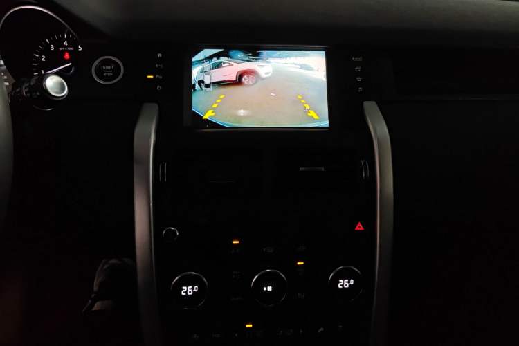 Used Land Rover Discovery Sport 2018 240 PS PURE Edition Audio And AC Panel