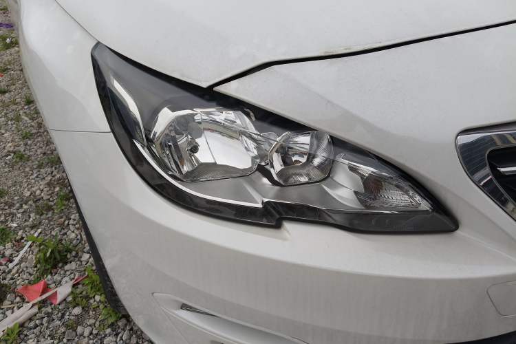 Used Peugeot 408 2014 1.8L Manual Leading Edition
