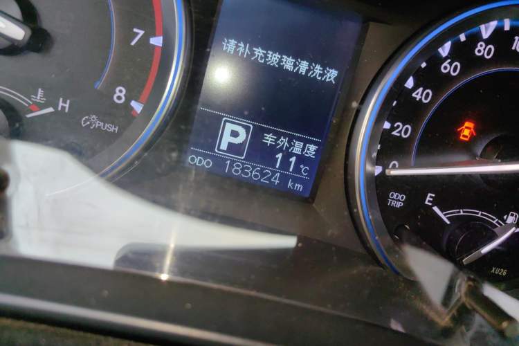 Used Toyota Highlander 2015 2.0T Four-Wheel Drive Elite Edition 7-Seater Odometer Close Up