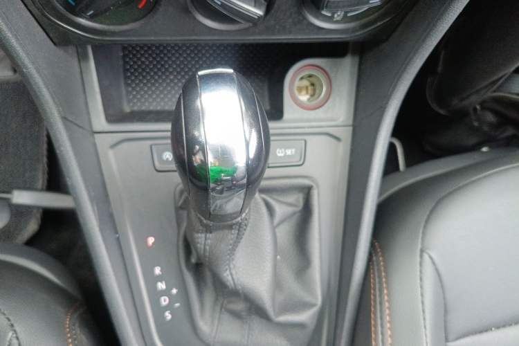 Used Volkswagen Lavida 2018 Classic 1.5L Automatic Fashion Edition China VI Standard Gear Lever