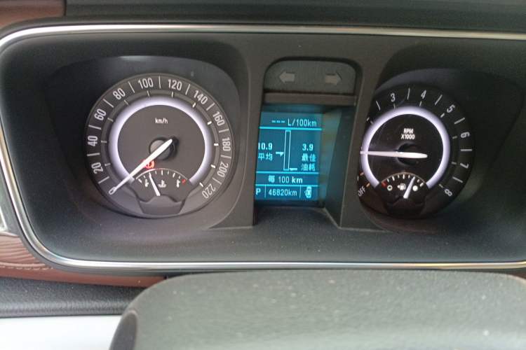 Used Buick GL8 2017 25S Luxury Version China V Standard Odometer Close Up