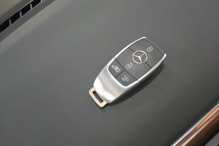 Used Mercedes-Benz V-Class 2024 V 300 Pilot Edition