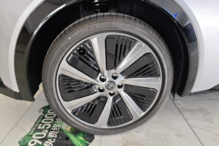 Used Toyota bZ5 2025 Model 550 PRO Right Rear Wheel Hub