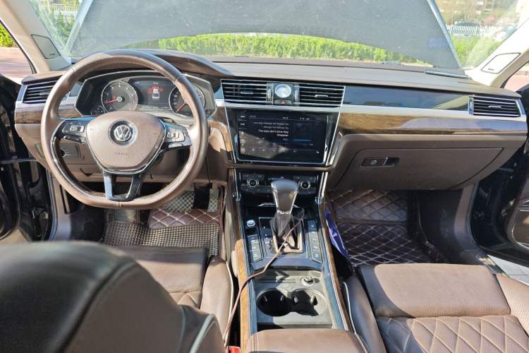 Used Volkswagen Phideon 2018 Revised Version 380TSI Two-Wheel-Drive Flagship Edition