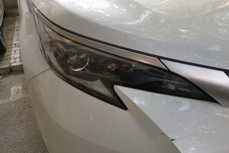 Used Toyota SIENNA 2024 2.5L Hybrid Four-Wheel Drive Prestige Edition Right Front Headlight