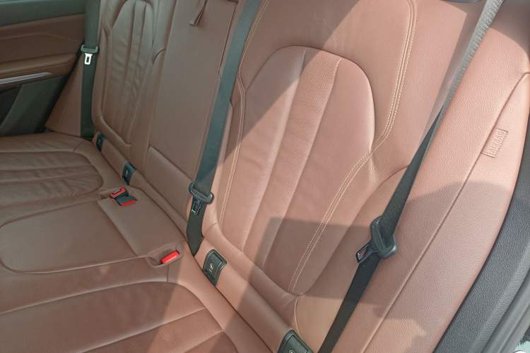 Used BMW X5 2021 xDrive40i Luxury Model with M Sport Package Left Rear Seat