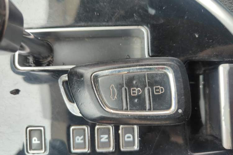 Used Dongfeng Aeolus AX7 2016 2.0L Automatic Zhiyi Trim