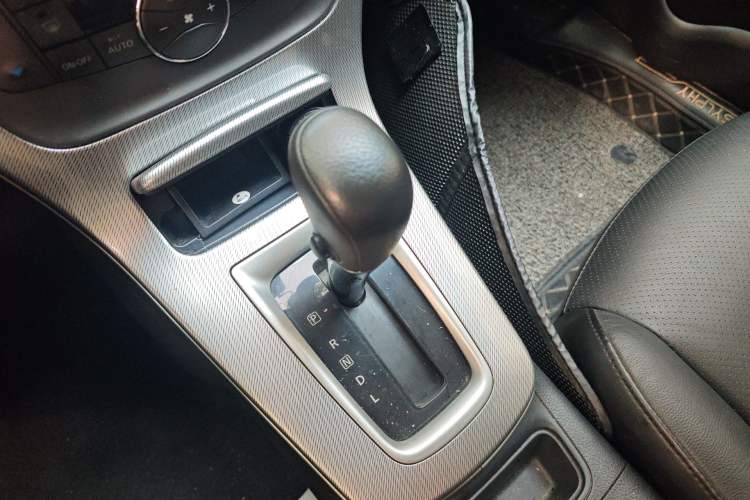 Used Nissan Sylphy 2014 1.6XV CVT Deluxe Edition Gear Lever