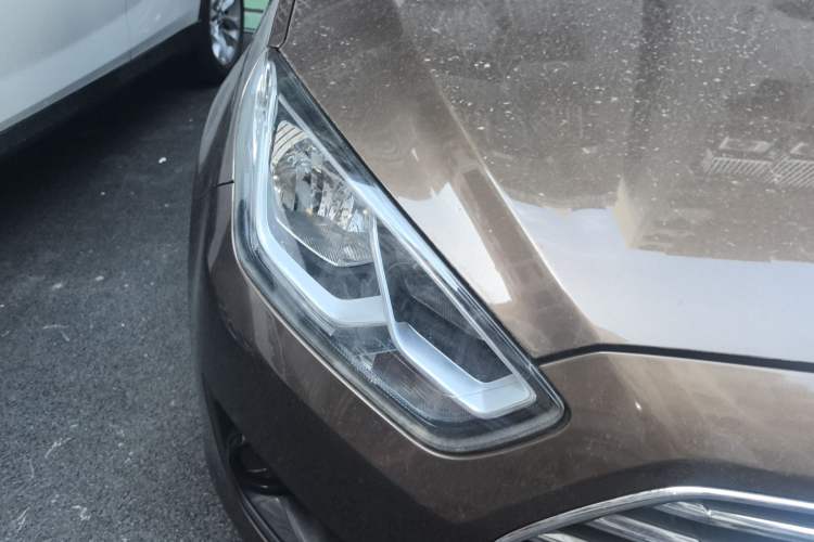 Used Ford Escort 2017 Happiness Edition 1.5L Automatic Fashion Version Right Front Headlight