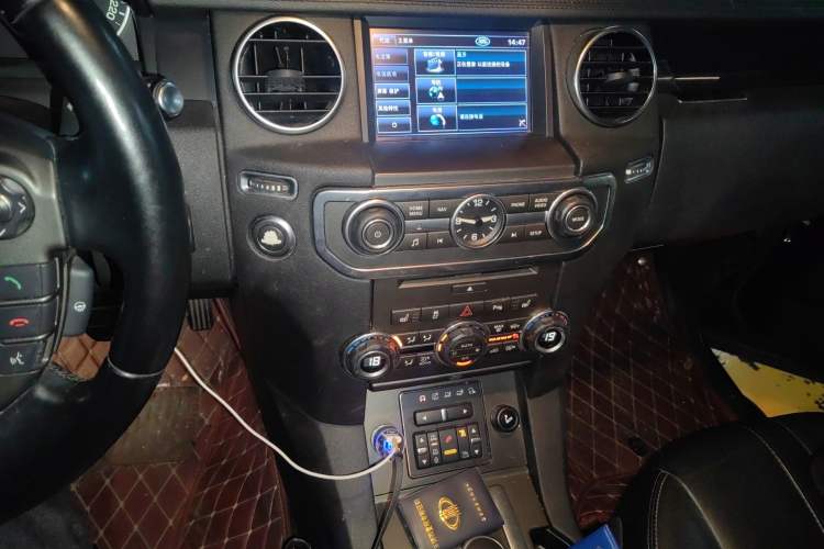 Used Land Rover Discovery 2013 3.0 SDV6 HSE Diesel Edition Audio And AC Panel