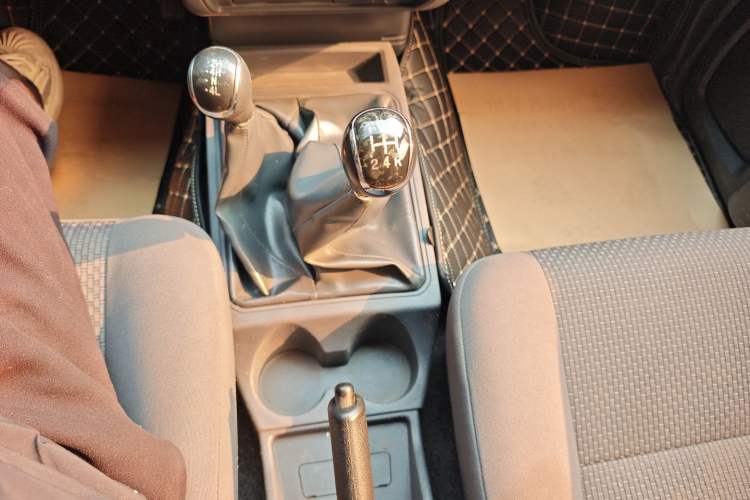 Used Dongfeng Ruichi 2017 2.4L Gasoline 4x4 Standard Version ZG24
