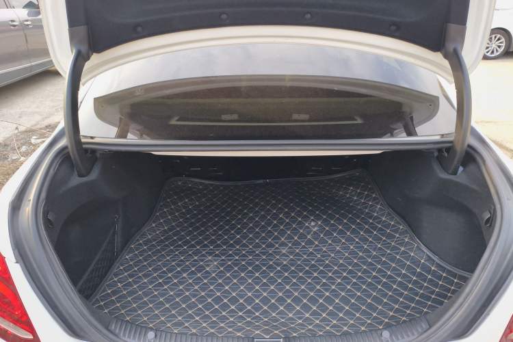 Used Mercedes-Benz C-Class 2018 C 180 L Fashion Edition Sport Version Trunk