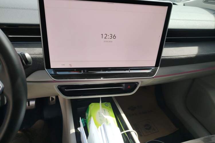 Used Volkswagen ID.7 VIZZION 2024 First Edition Audio And AC Panel