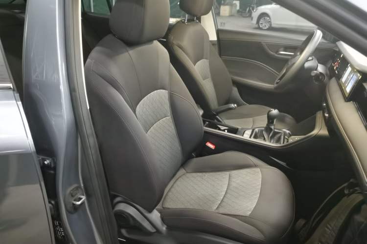 Used Roewe i5 2023 1.5L Manual Comfort Edition Right Front Seat