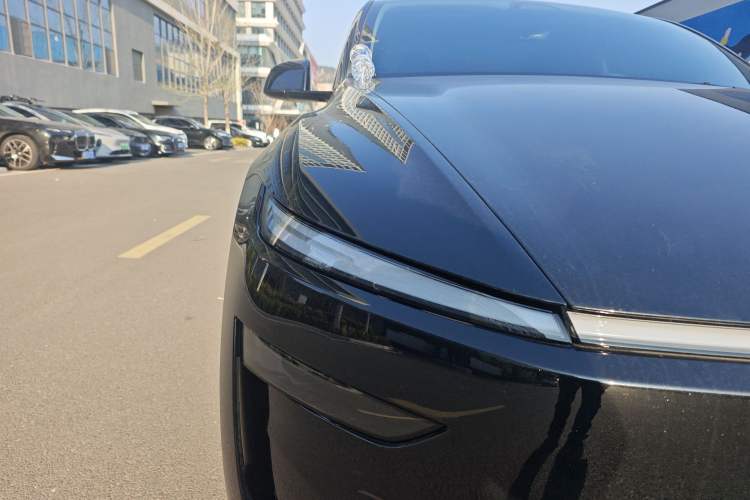 Used Tesla Model Y 2025 Long-Range All-Wheel-Drive Version Right Front Headlight