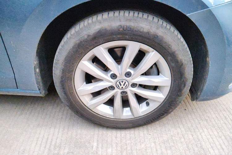 Used Volkswagen Touran 2018 Volkswagen Touran L 280TSI DSG Comfort Edition 7 Seats China V Emission Standard Right Front Wheel Hub