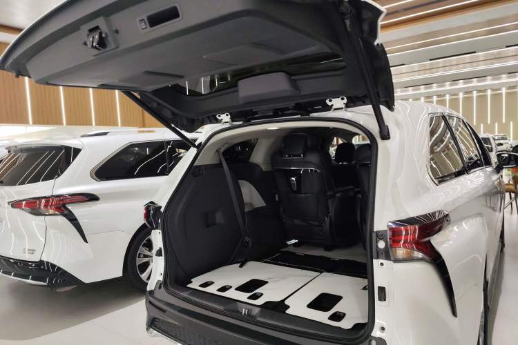 Used Toyota Granvia 2024 2.5L Hybrid Comfort Edition