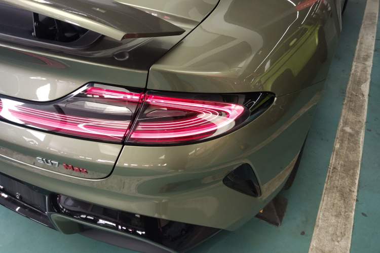 Used Xiaomi Auto SU7 2024 Four-Wheel Drive Ultra-Long Range Advanced Intelligent Driving Max Edition Right Rear Taillight