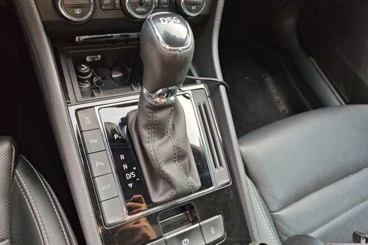 Used Skoda Superb 2016 TSI380 DSG Prestige Edition Gear Lever