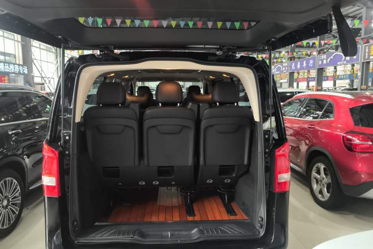 Used Mercedes-Benz Vito 2020 2.0T Elite Version 7 Seats Trunk