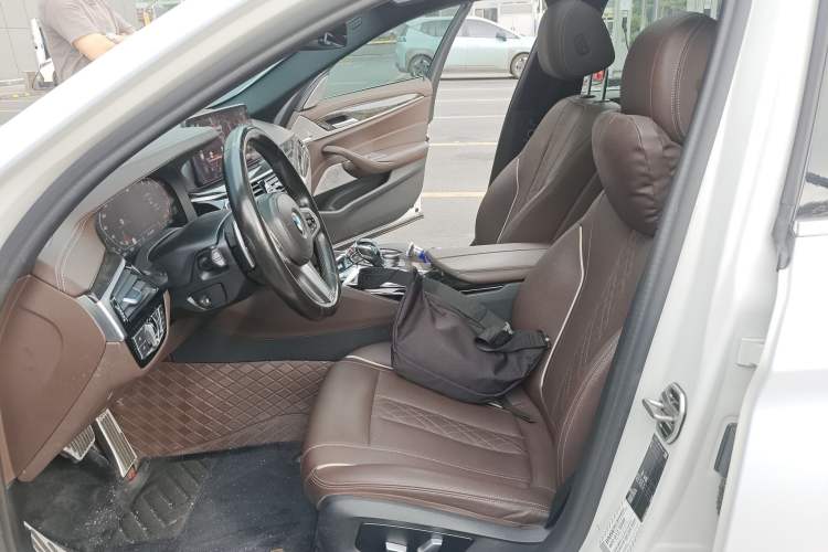 Used BMW 5 Series 2021 Facelifted 530Li Leading Edition M Sport Package Left Front Seat