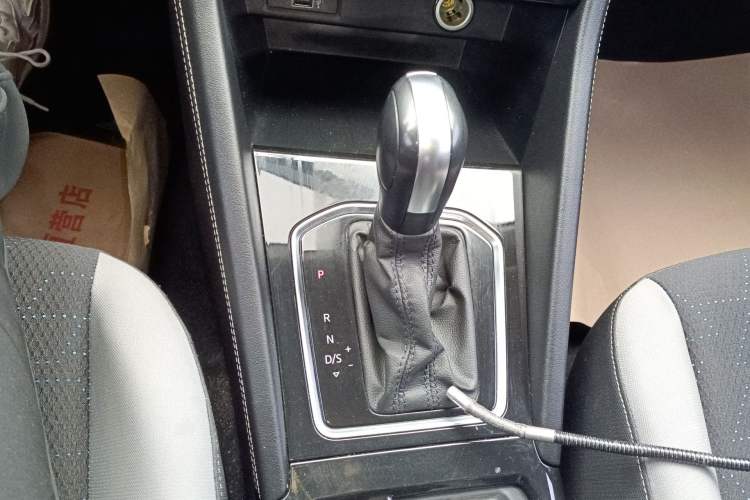 Used Jetta VS5 2023 280TSI Automatic Trend Edition Gear Lever